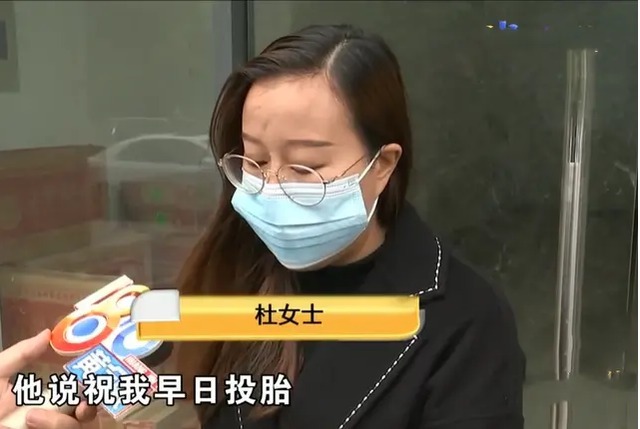 差评|女子网购枇杷因不满客服态度给差评，被祝“早日投胎”还收到寿衣