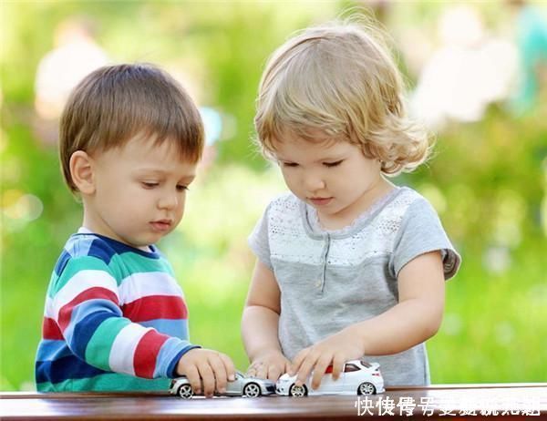 小学生|这篇小学生作文火了！短短两句话，竟“解开”了困惑几代人的问题