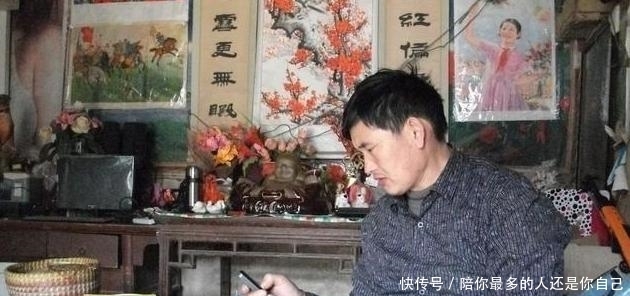 小学文凭的朱之文,书法被炒到4个字20万,专家:书法家不如文盲