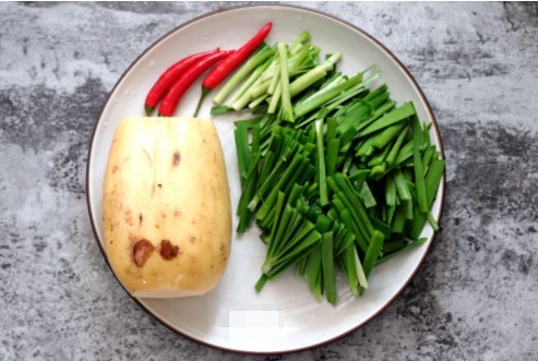 莲藕别再炖汤了，和这种食材一起炒，清香无比