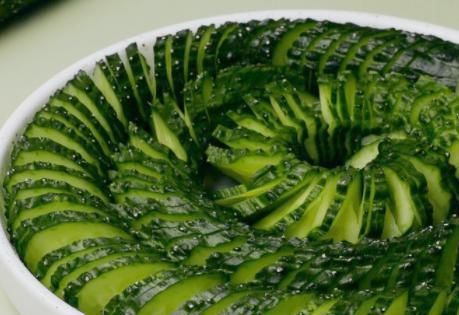 为啥饭店的拌黄瓜好吃?原来做法如此简单,学会春节待客露一手