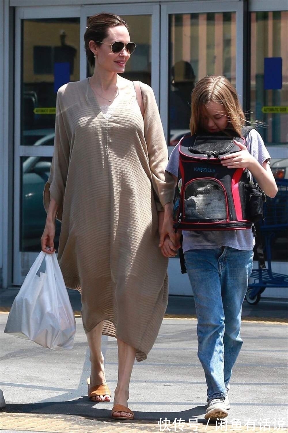 宽松|朱莉带火了“棉麻系”穿搭,舒适又有高级感,30岁以上女人都适合