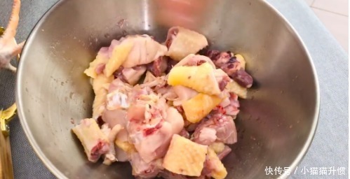 炖鸡肉时,万万不可下锅焯水,多加这关键1步,鸡肉香嫩又去腥味