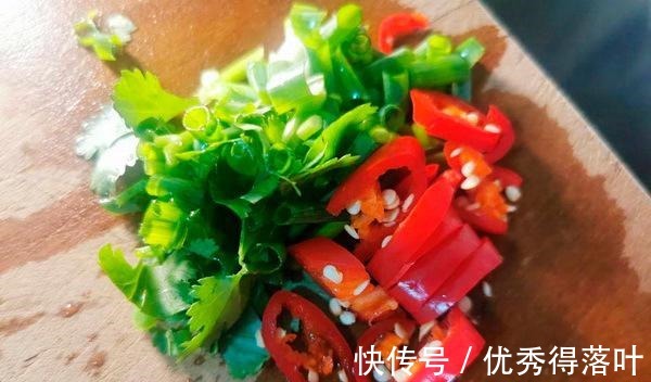 南瓜|餐桌上，添一道应景、解馋又健康美味的陈皮排骨排蒸南瓜！