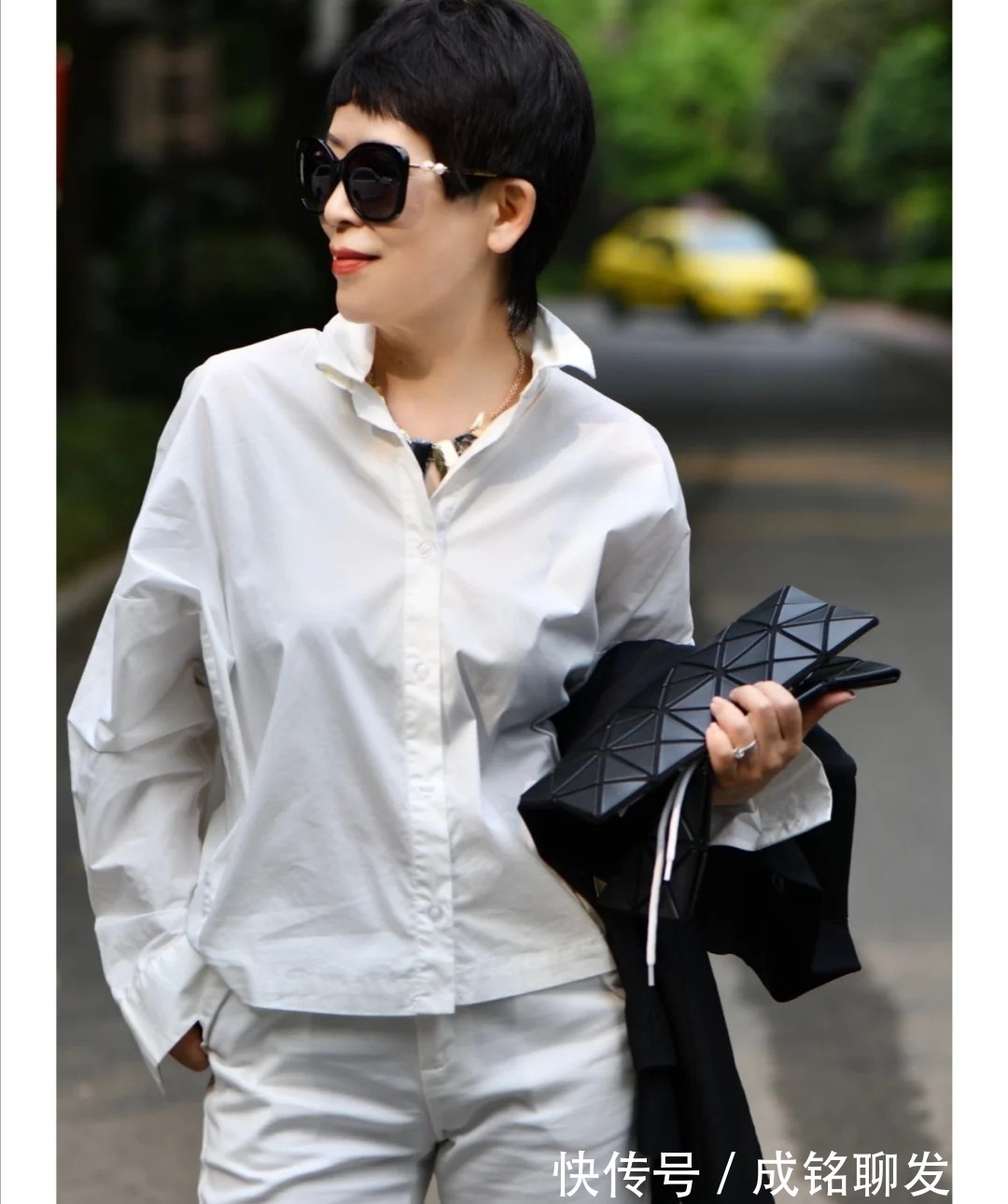 梅姨|62岁的奶奶靠气质美得出众!服装搭配减龄又时尚,每一套都不简单