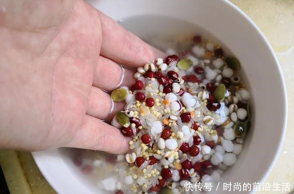  嘴巴|它和红豆一起煮，皱纹消失了，嘴巴不臭了，头发也变得乌黑亮丽！