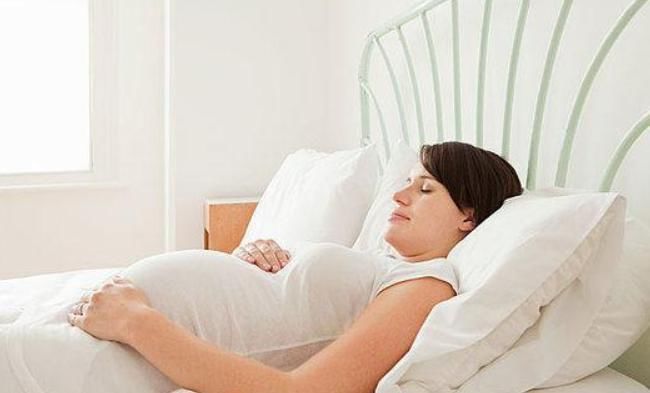 危害|“卧床躺”并不是保胎好方法,“长期趴”还会有危害,孕妈要知晓