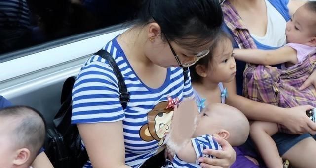 母亲|宝妈过度溺爱孩子,8岁了坚持喂母乳,网友:这是在养个巨婴吗