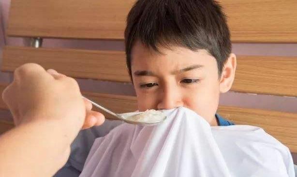 脾虚|孩子脾虚两年不长个,告诫:3种食物孩子再爱吃,也别再喂了