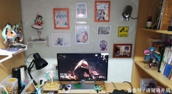 布置|二次元布置宿舍引争议,宿管阿姨检查询问原因,室友却这样说