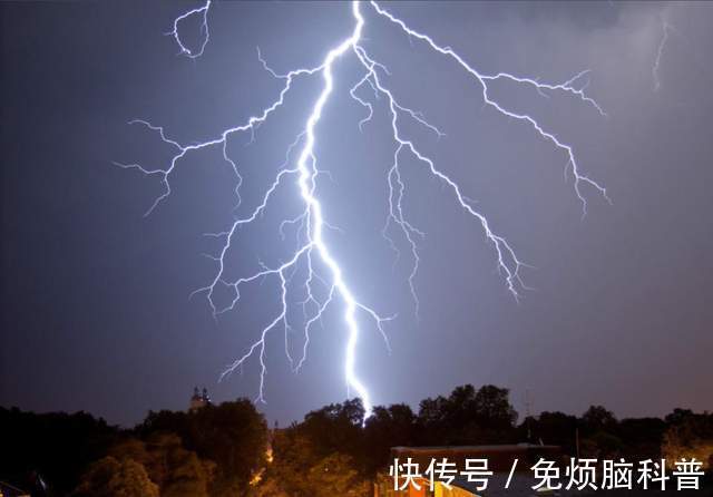 血液粘稠度|暴雨天,老人需警惕三种血管病,别做这三件事,更好远离疾病