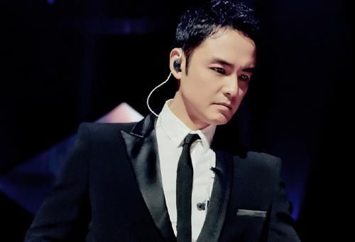 乘风破浪的姐姐|金星怒斥烧饼“没规矩”,饭前乱拆餐巾纸,不料反被“打肿”脸