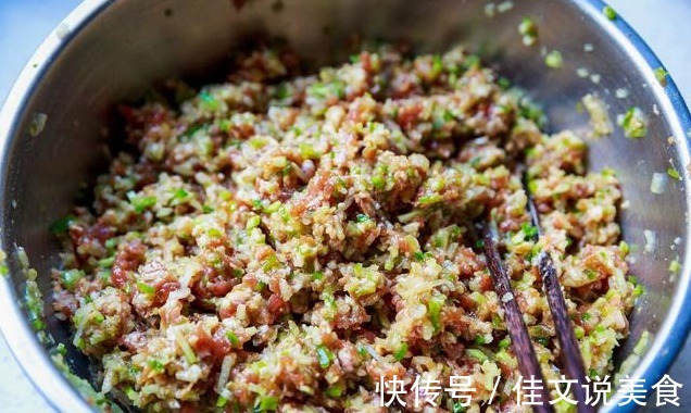 秋天用“它”包饺子，比虾仁香，比韭菜营养，5岁儿子连吃20个