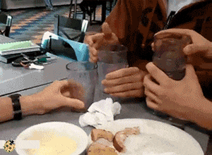 |搞笑GIF:这样翻锅菜都不会甩出来,真有两下