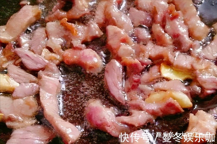 亲爱的|炒牛肉时,切记不要放盐和料酒,否则又柴又难吃,正确做法是这样