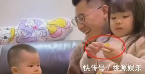 偏心眼|“偏心眼奶爸”带娃火了,娃一脸哀怨:你个糟老头子,气死我了!