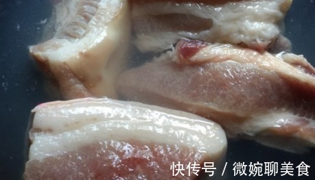 金黄|炸扣肉，别直接下锅油炸！大厨教你4点，金黄软糯，好吃不油腻