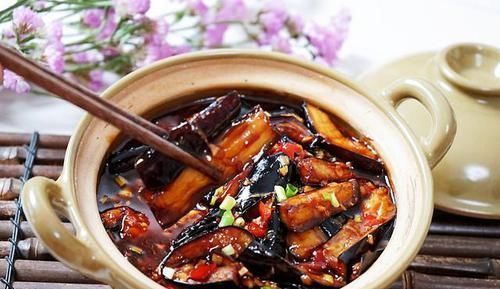 花青素|茄子此做法简直太下饭了，好吃到连汤汁都不剩，成本不到5块钱