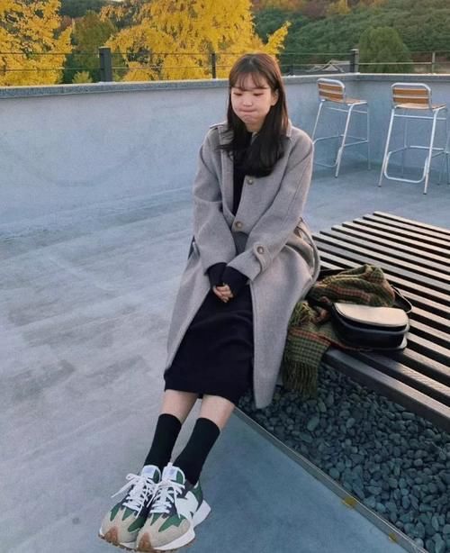 大衣＋半身裙，过年就这么穿，好看极了