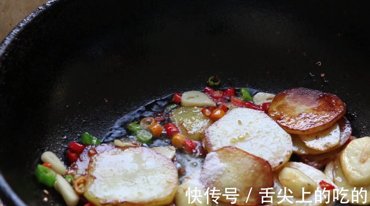 青线椒|土豆别再做老一套了,这做法真是第一次见,超级下饭,全家爱吃