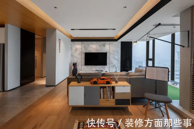 地砖|183平在浓厚的木质感地面与天花装饰下,舒适而又温馨优雅