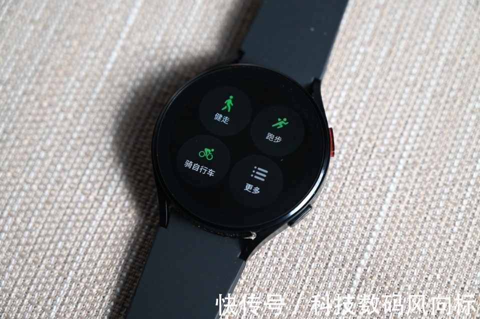 G做工精巧的腕上多面手，运动健康功能是亮点，Galaxy Watch4上手