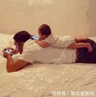 丈夫|“最懒爸爸”火了,用电风扇喂儿子吃西瓜!网友:不当科学家可惜