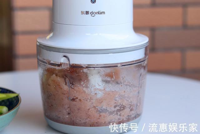 做法|芦笋要换个做法吃！吃芦笋配上这个，味道好吃到爆，2盘都嫌少！