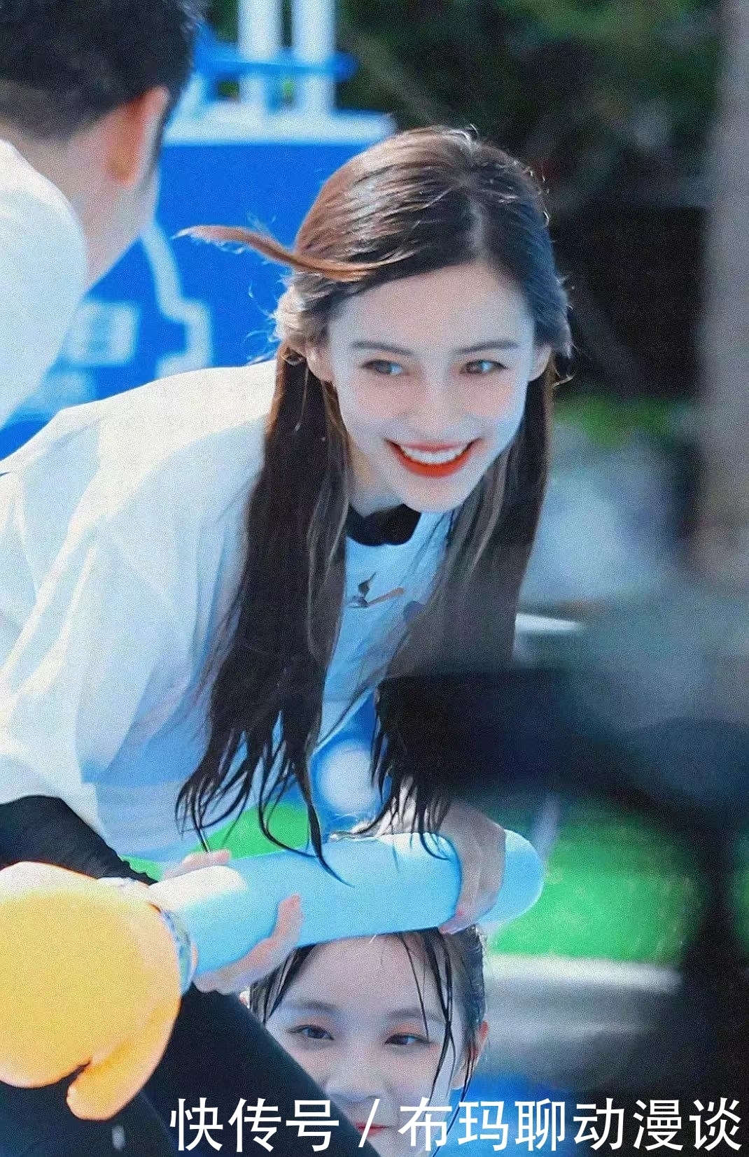 奔跑吧 尴尬现场:蔡徐坤P腋毛闹笑话,宋雨琦遭受baby的“胯下之辱”