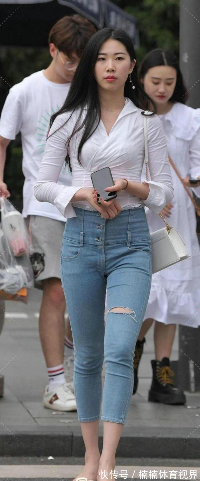 网纱 时尚的穿搭,白色短袖衫配黑色网纱裤,清凉美丽又优雅大方