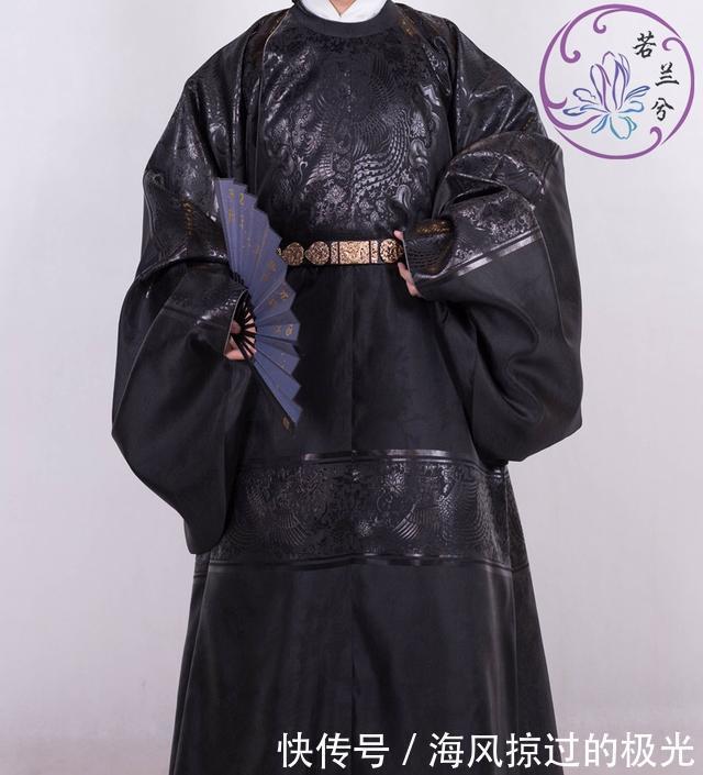 飞鱼服|最近流行一种汉服，近看很帅，远看却像垃圾袋，网友邪剑仙
