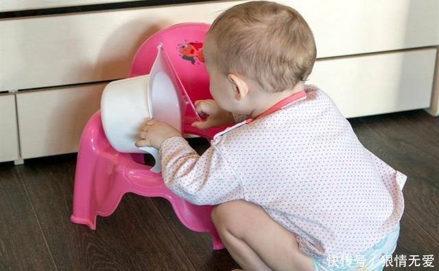 贝贝豆|宝宝“肛欲期”的怪癖，家长再难也得忍，错误处置会让孩子留阴影！