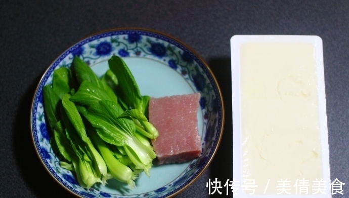 这碗豆腐汤太好喝，细腻滑爽，饭前饭后来两碗，多喝也不怕胖