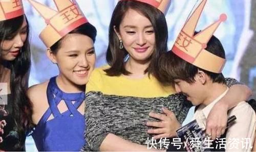 |明星们的搞笑错位照:千玺戴“官帽”不算啥，看到杨幂周杰伦，笑疯了!