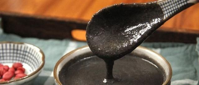 营养丰富的黑芝麻糊,这样做香味浓郁,再也不用在路边买早餐啦