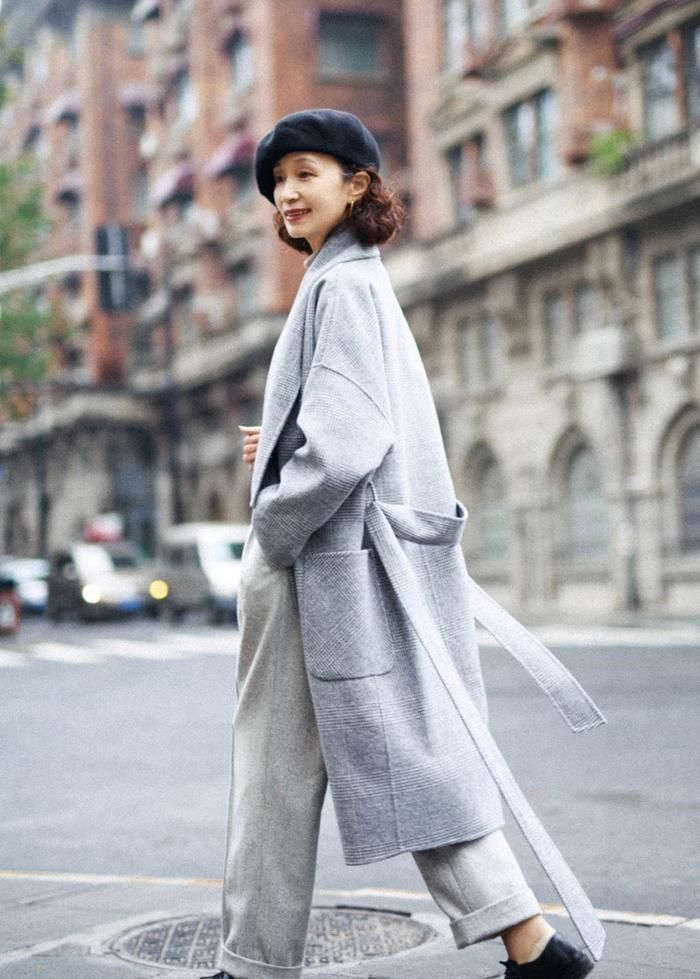 真正有品味的女人，穿大衣很少配打底裤，像三木妈妈这样搭，真美