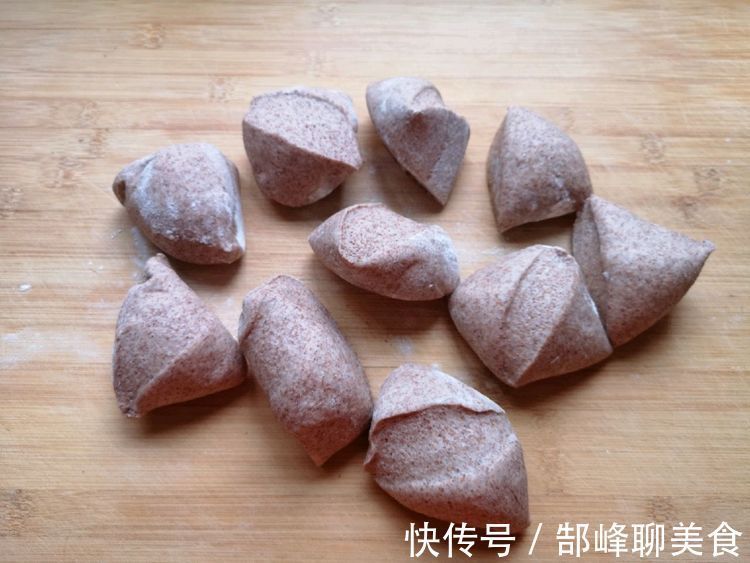 面团|零失败的黑麦粉馒头,营养美味,低脂健康,吃到饱也不怕长肉