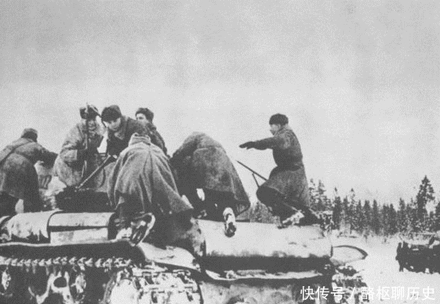 莫斯科的德|德军在莫斯科被冻成冰雕,为什么希特勒却还让德军原地坚守?