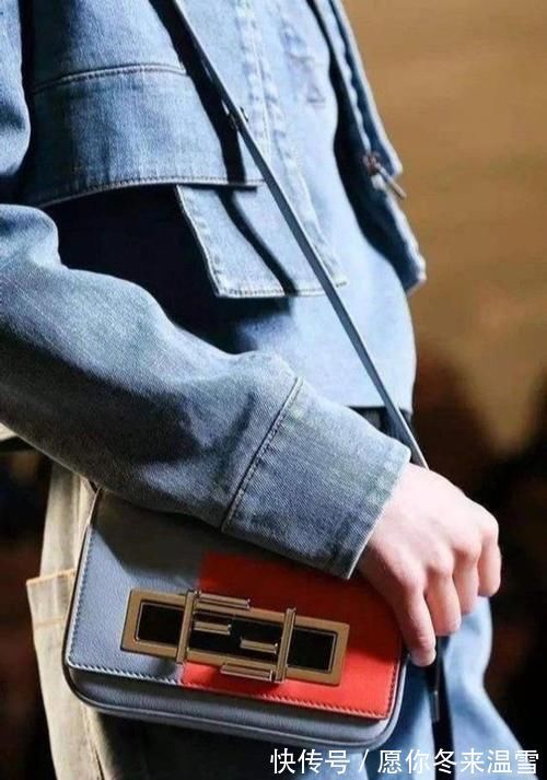 大衣 流行背法棍包,搭配大衣风衣都好看,快get起来!