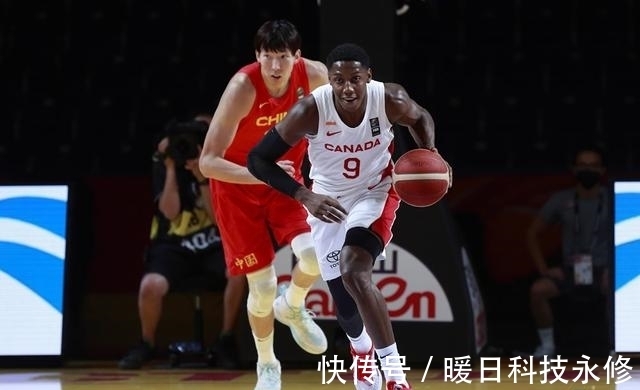 胡明轩|中国男篮大败 周琦出场时间存争议 两后卫15中2遭打脸 张镇麟隐身