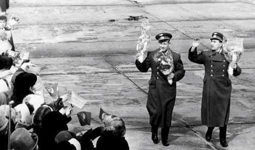 飞船 为何宇航员要带枪上天,苏联的惨痛教训,全世界都不得不防