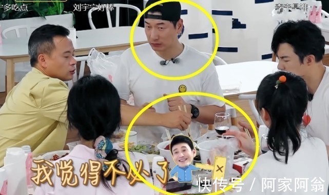 中餐廳第一次點(diǎn)外賣,當(dāng)注意到桌子上的外賣單,是我沒見過世面了