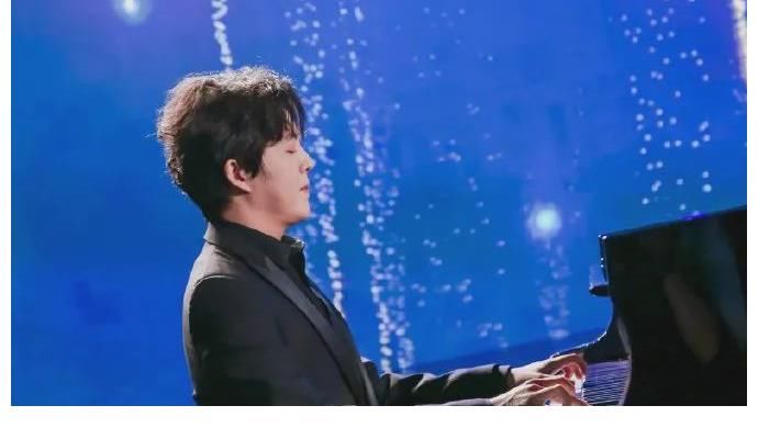 打工人实惨！《哥哥》后期连夜给李云迪打码，粗糙马赛克太醒目