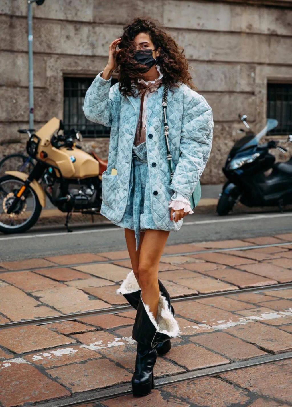  这件|刘雯身上这件「绗缝」外套，到底有多火？