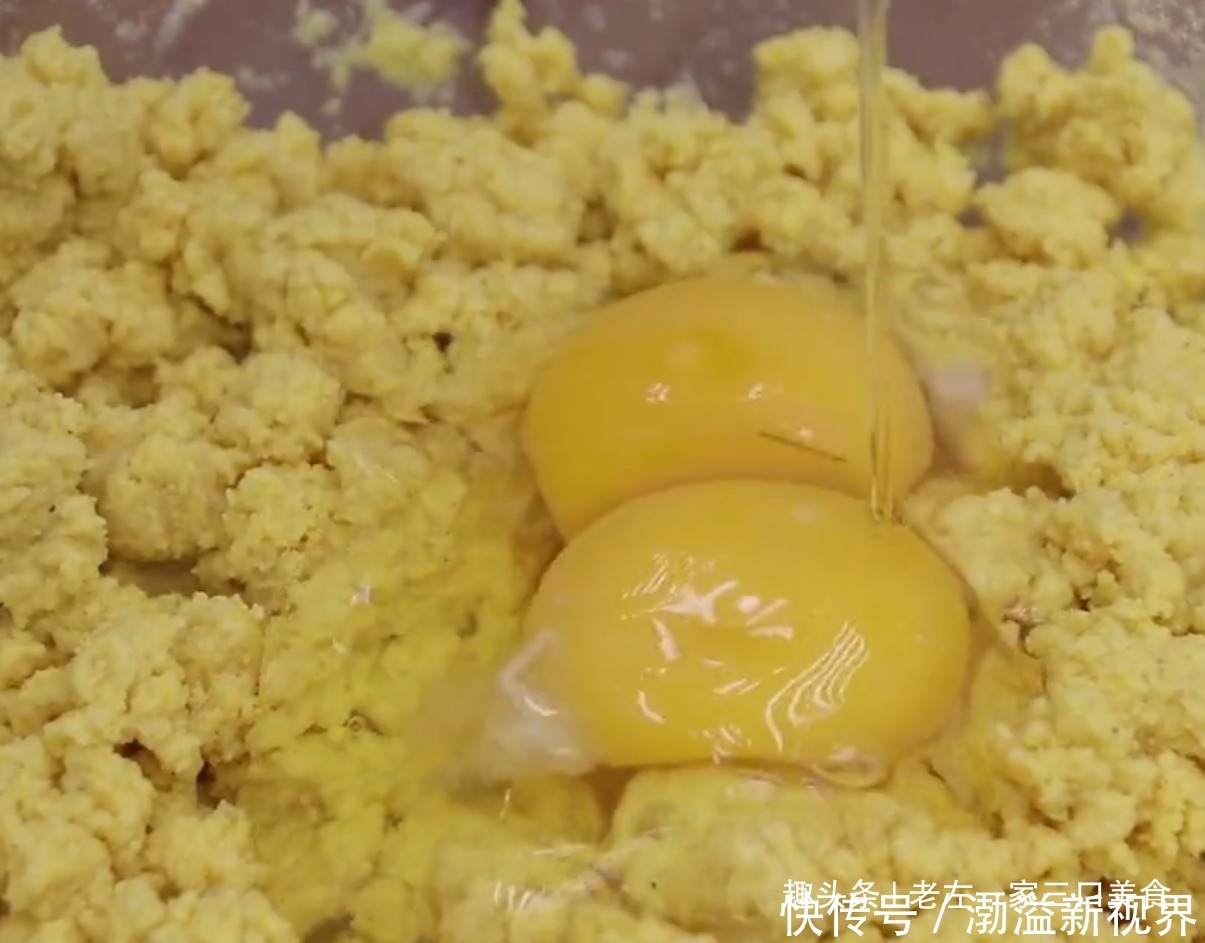 玉米面|玉米面最好吃的做法,开水一烫,大手一卷,十分钟一锅,越吃越香