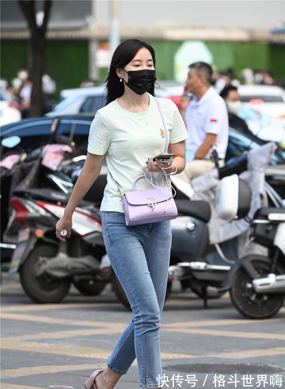 精致 紧身牛仔裤总觉得有些不一样,苗条或者身材丰满,都可以穿出精致!