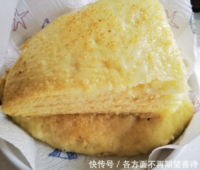 千层杂粮发面饼，外边金黄酥香，里面柔软分层