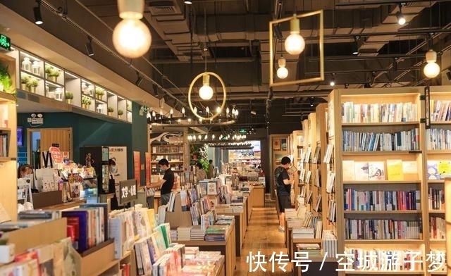 阅读季!让阅读深入人心,让每一寸土地都浸润图书的芬芳