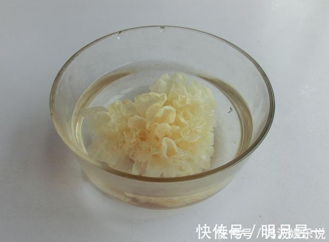 哈德|女人再忙也要爱自己,这3种食材,隔三岔五地吃,滋润肌肤气色好