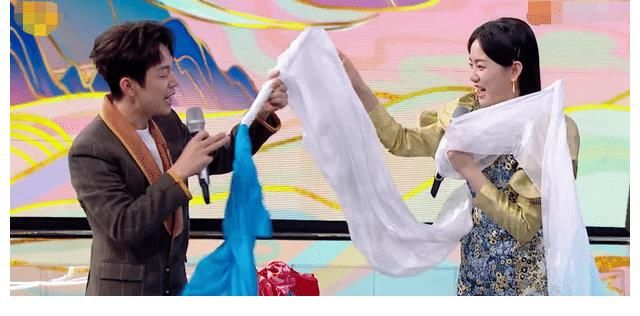《你好星球六》何炅太难了,遭新人抢话,后期组直接闭麦,想劝退女主持?